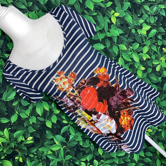 SHORT-SLEEVE TUNIC TOP W/ STRIPES & FLORAL DESIGN · SIZE S · FOREVER 21 - Picture 3 of 5